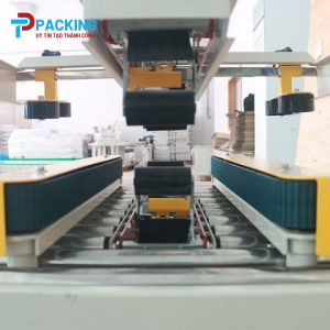 Two sides belt driven carton sealer