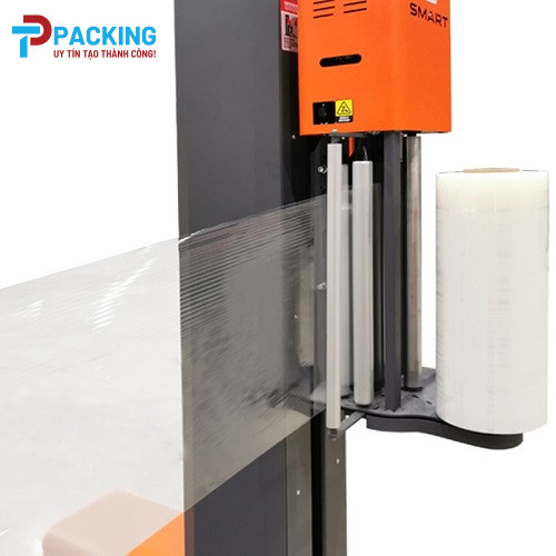 Máy quấn màng co pallet kiện hàng