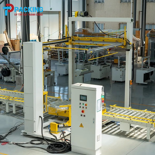 Máy đóng gói pallet có tấm phủ nóc