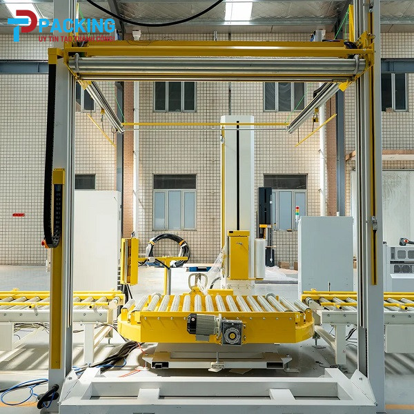 Máy quấn màng tích hợp phủ tấm top film cho pallet