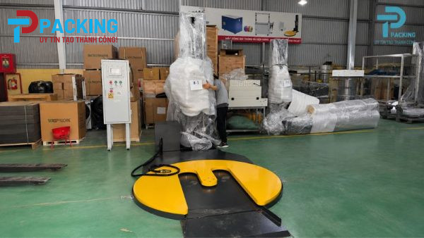 Sản phẩm máy quấn màng co thùng carton Tín Phát