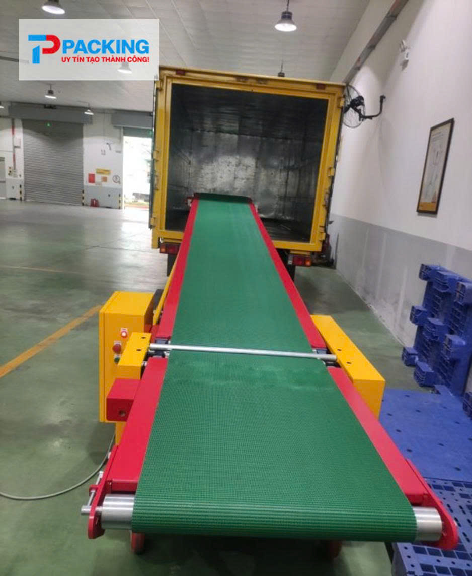 Băng tải nâng hạ do Tín Phát cung cấp